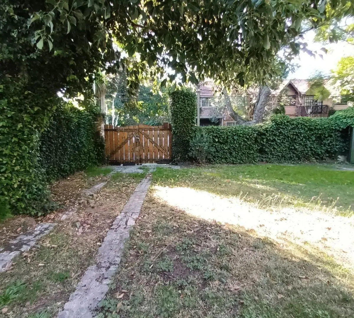 Venta: Oportunidad, casa para reciclar, Lomas de San Isidro. 380mts de lote, 160mts cubiertos. 3