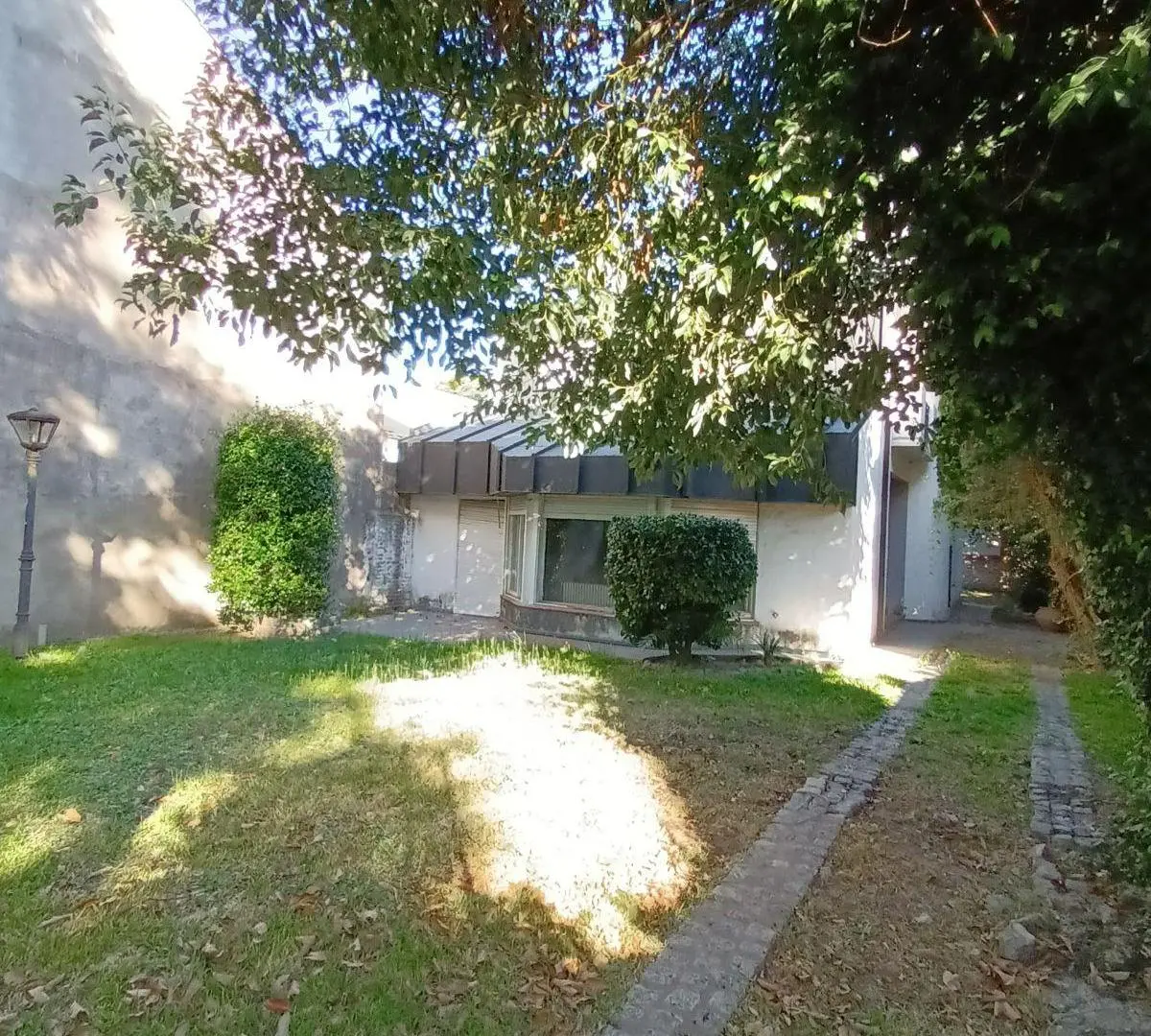 Venta: Oportunidad, casa para reciclar, Lomas de San Isidro. 380mts de lote, 160mts cubiertos. 5