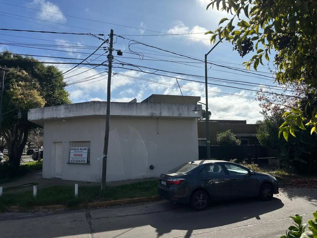 EXCELENTE LOTE - BUENA UBICACION - LOMAS DE SAN ISIDRO 4