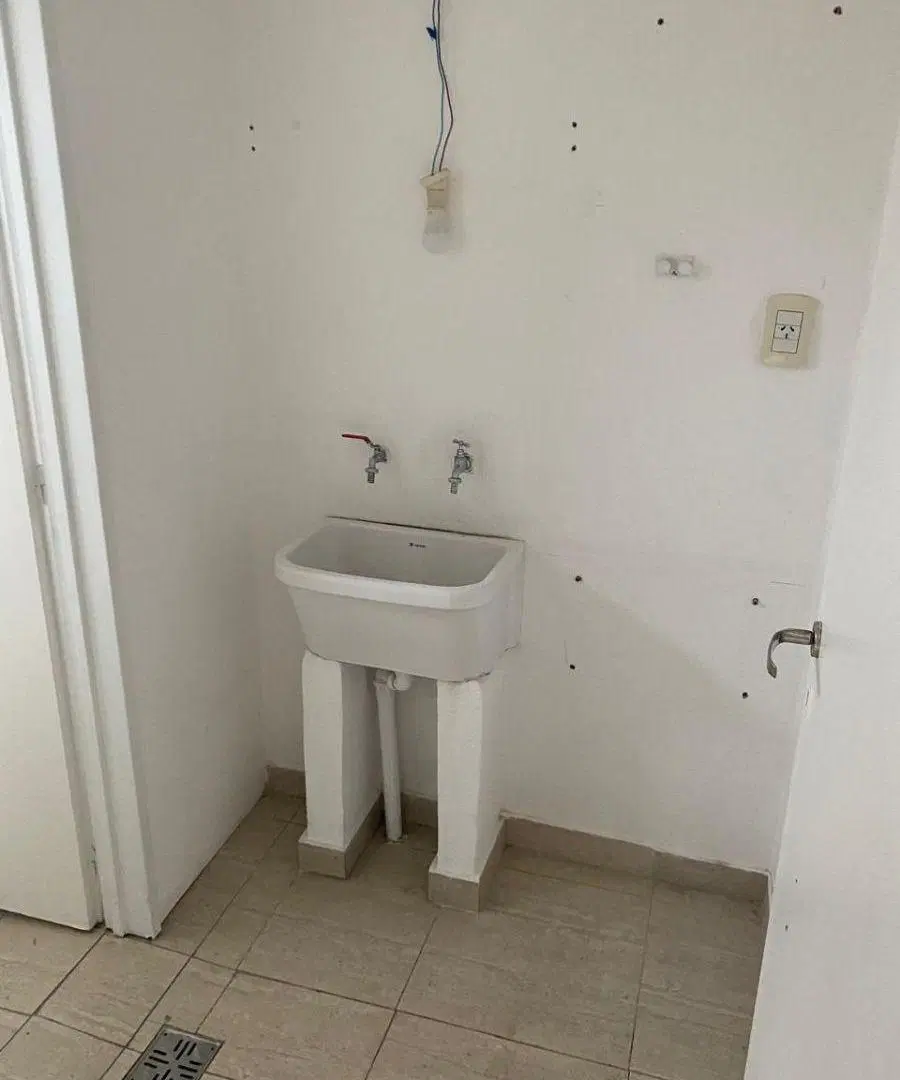 OFICINA EN ALQUILER - LOMAS DE SAN ISIDRO 1