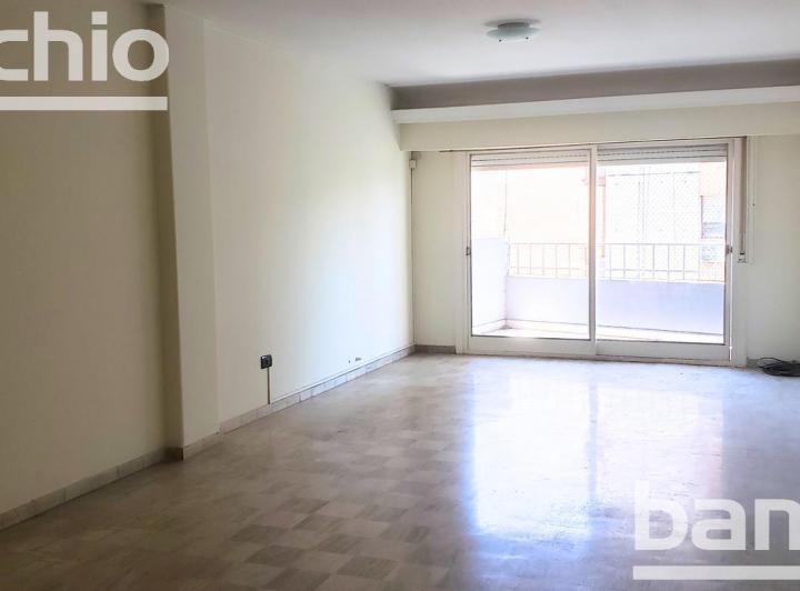 Departamento 4 dormitorios sobre Av. Pellegrini 4
