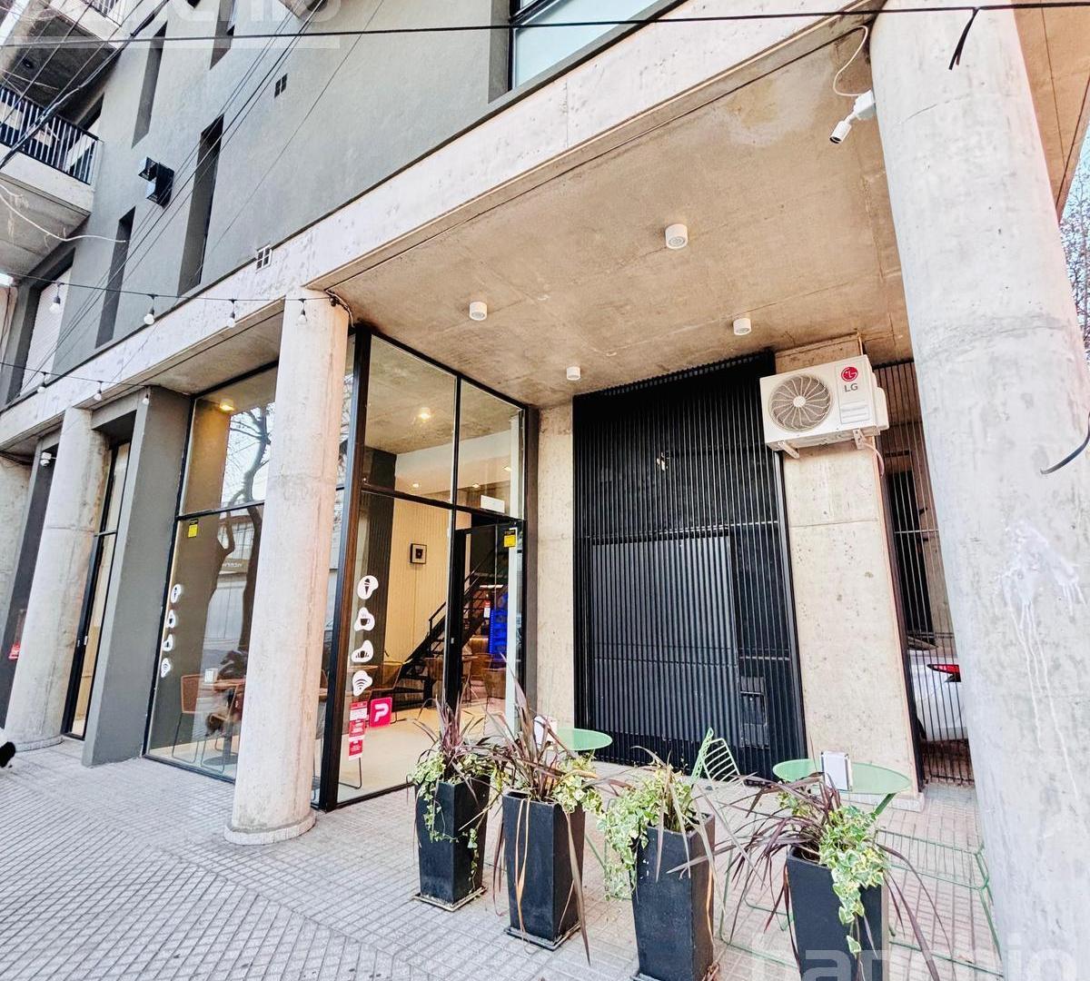 Venta Local al Frente En Abasto