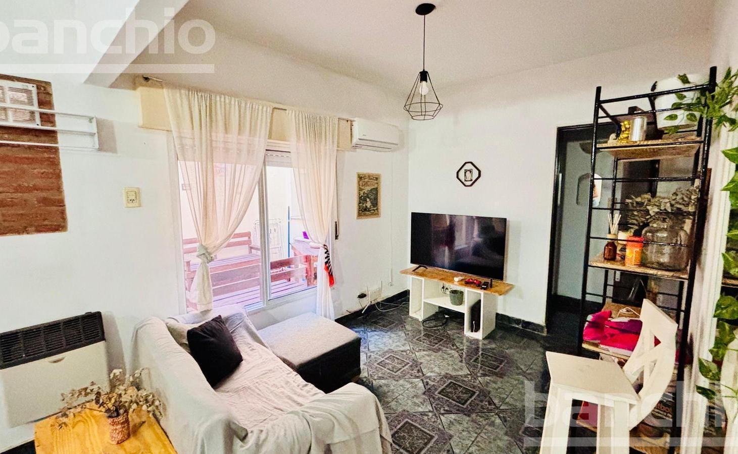 Venta Amplio PH 1 Dormitorio en Zona Centro