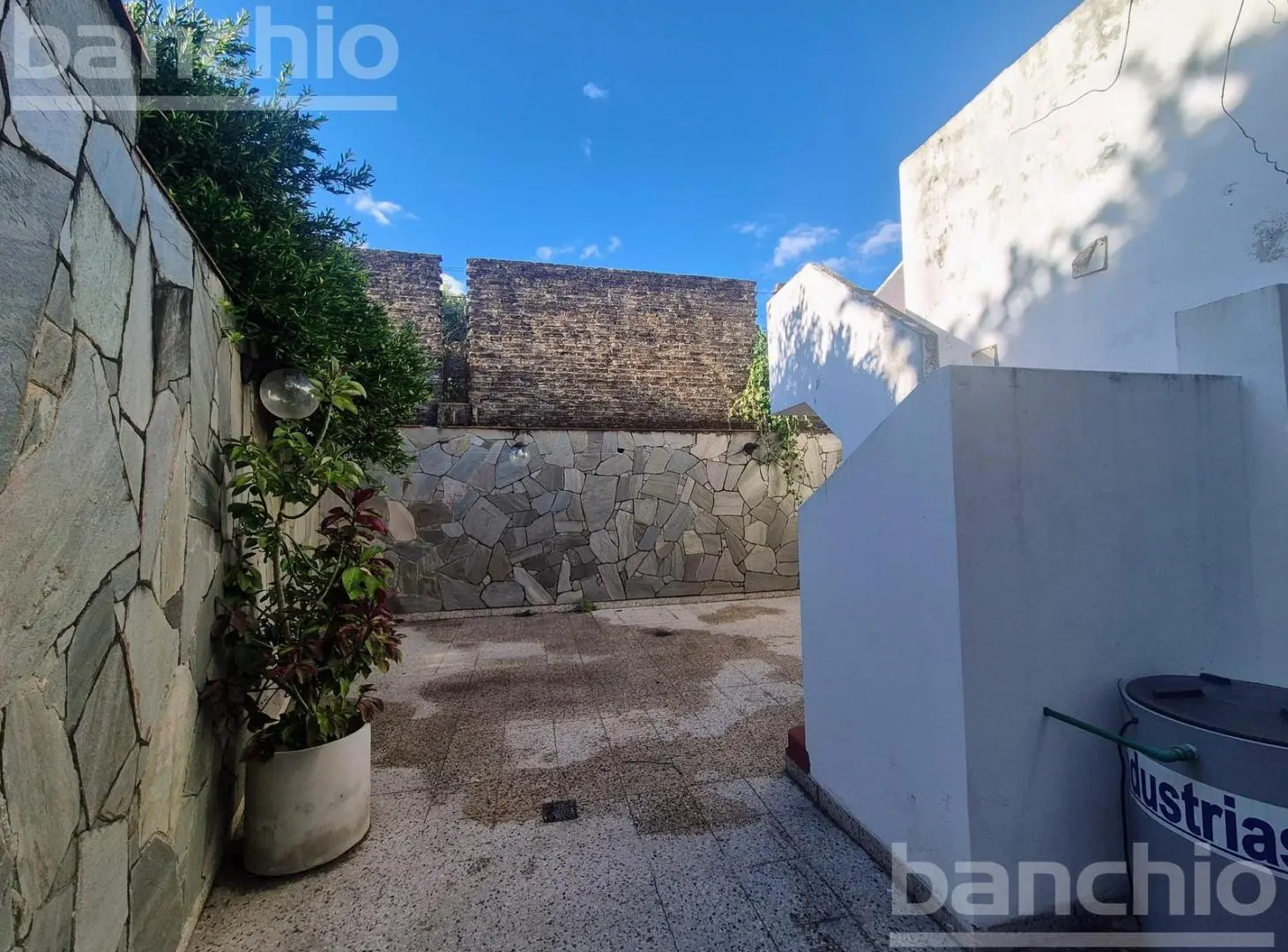 Venta Casa 3 Dormitorios  - Con Cochera 4