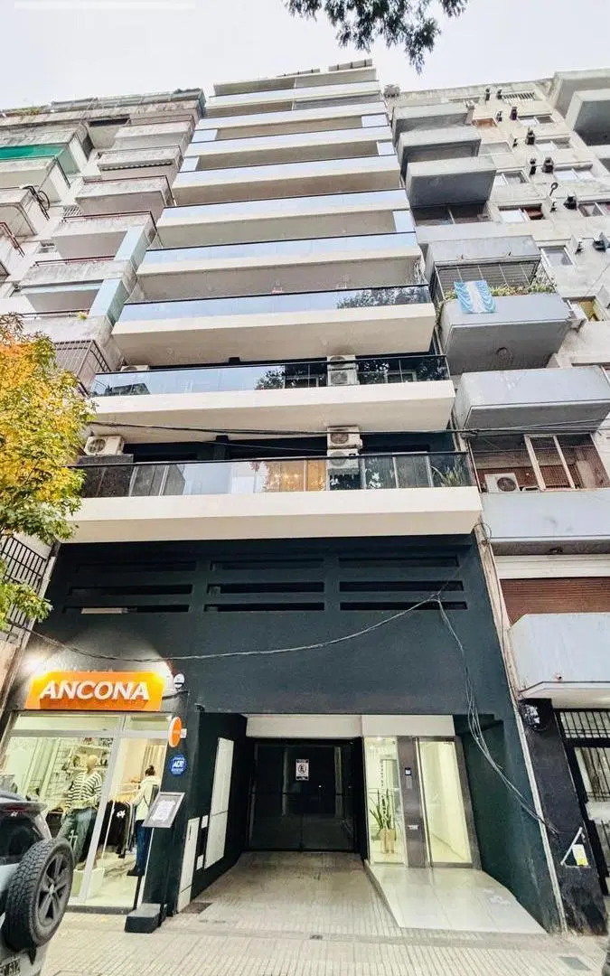 Venta Departamento Semipiso Dos Dormitorios Con Cochera en Centro 4