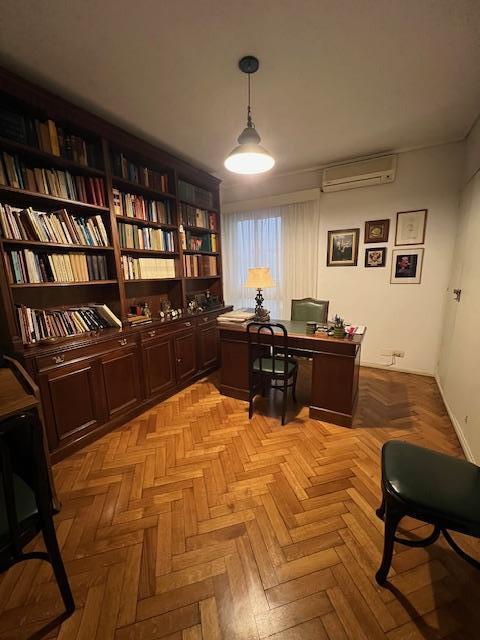 Departamento en Semipiso de Categoria de 3 Dorm., Cochera y Vigilancia 24 Hs. del Arquitecto 1