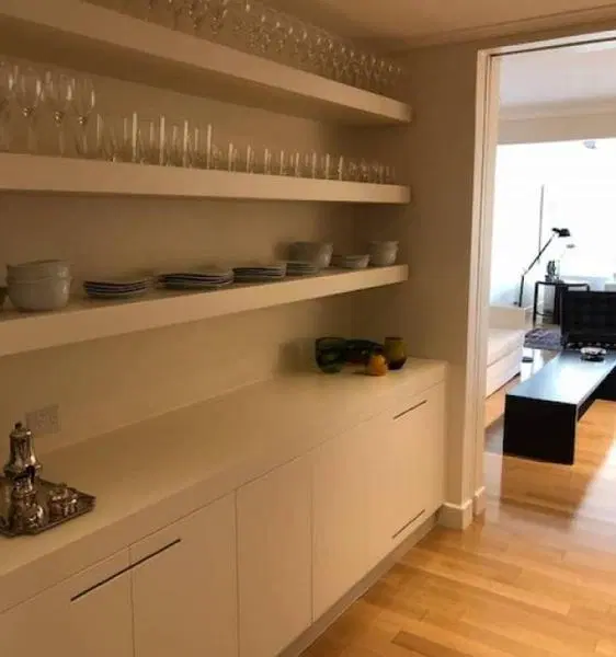 Como a Estrenar EQUIPADO Y AMOBLADO con balcon terraza y cochera sobre Plaza Vte Lopez 5