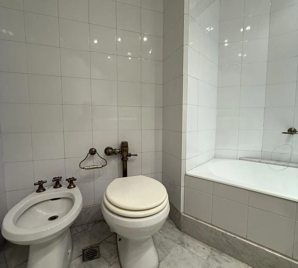 DEPARTAMENTO VENTA 4 AMBIENTES EN RECOLETA BALCON Y COCHERA 5
