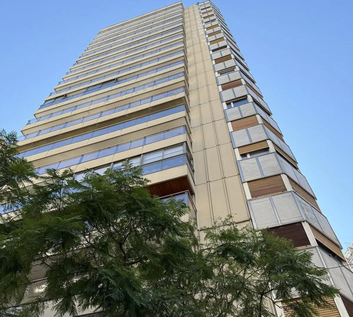 DEPARTAMENTO VENTA 4 AMBIENTES EN RECOLETA BALCON Y COCHERA 2