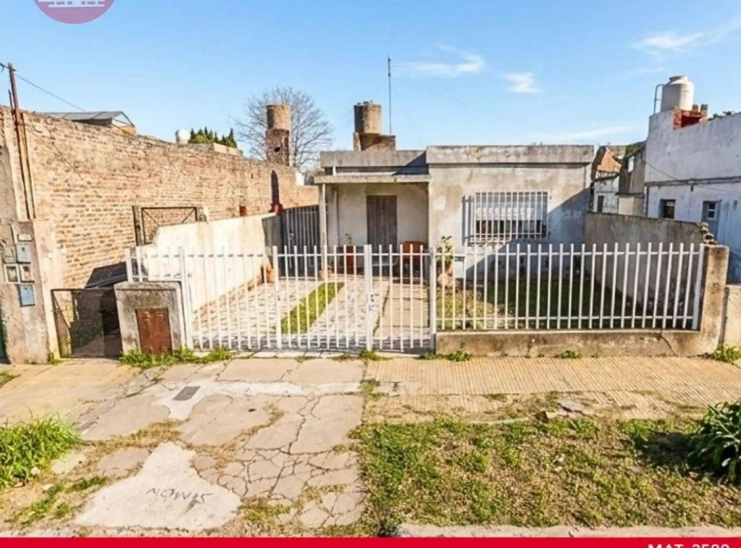 Casa tres ambientes PH ideal para modernizar en Haedo