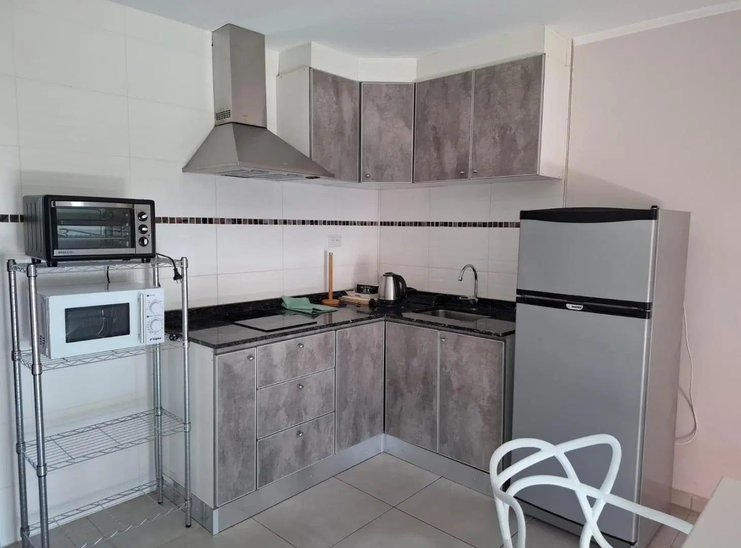 ALQUILO DEPARTAMENTO AMOBLADO -sin cochera- ( contrato anual) Pleno Centro NQN 2