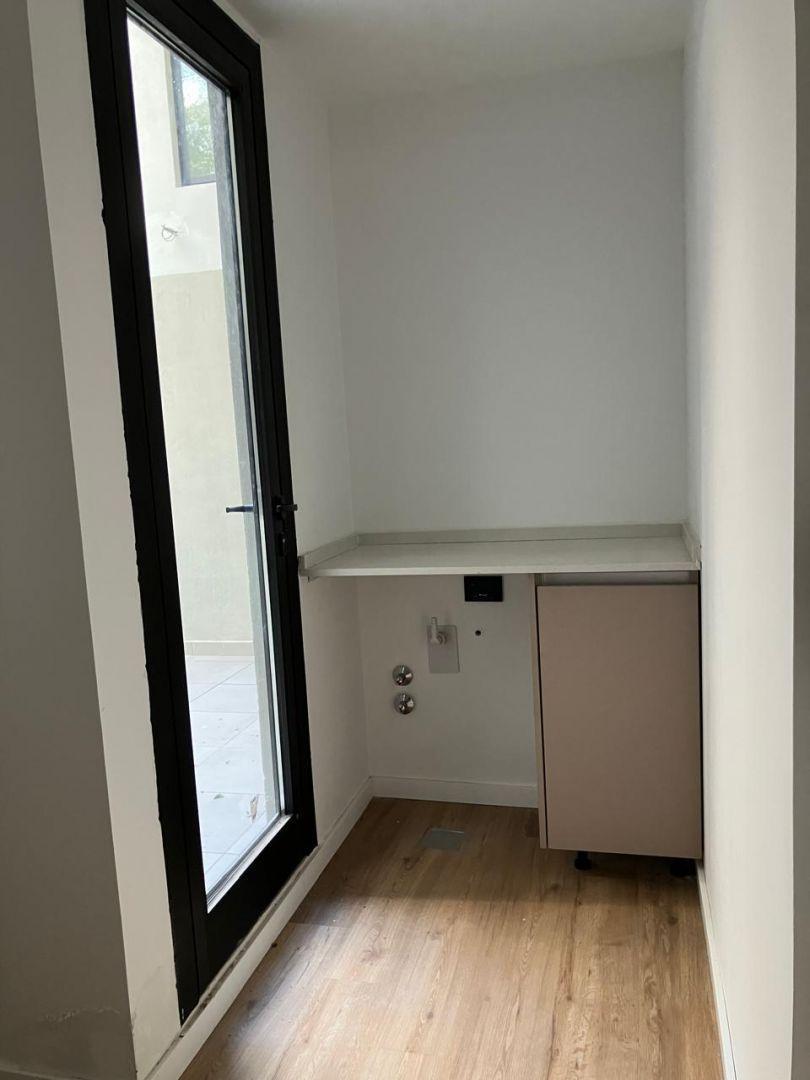 Foto de EXCELENTE 4 AMBIENTES A ESTRENAR POSIBILIDAD DE COCHERA, imagen 2