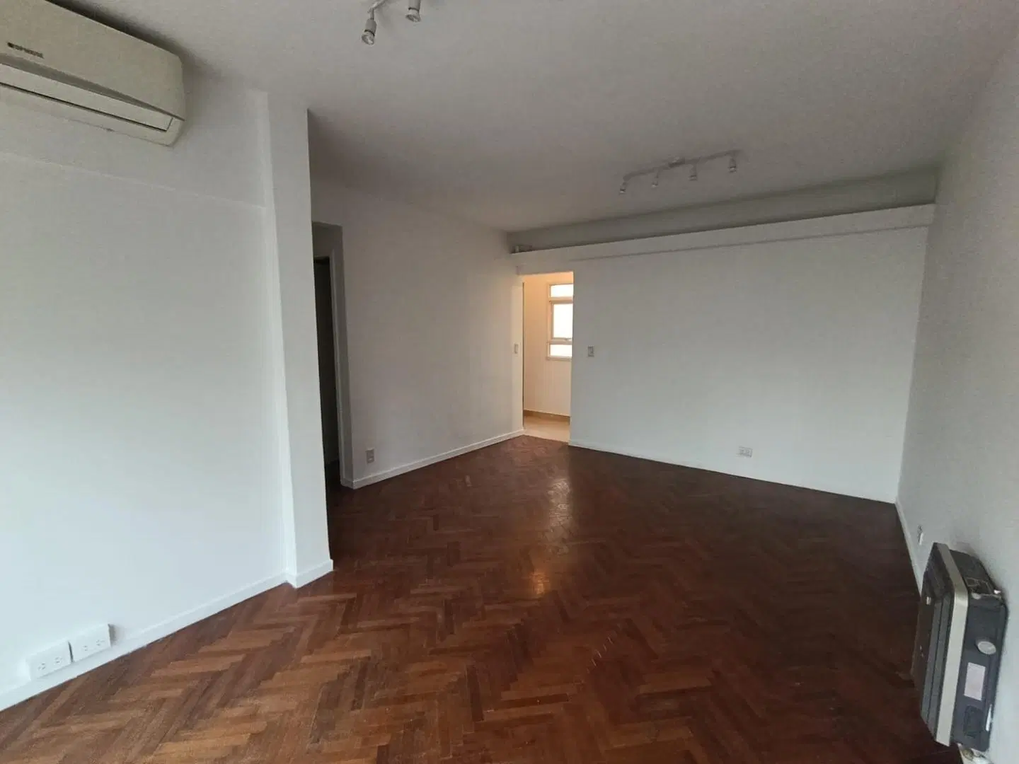 Hermoso departamento 3 ambientes. Frente con balcon 4