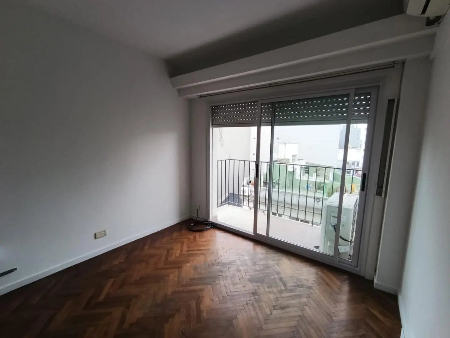 Hermoso departamento 3 ambientes. Frente con balcon 2