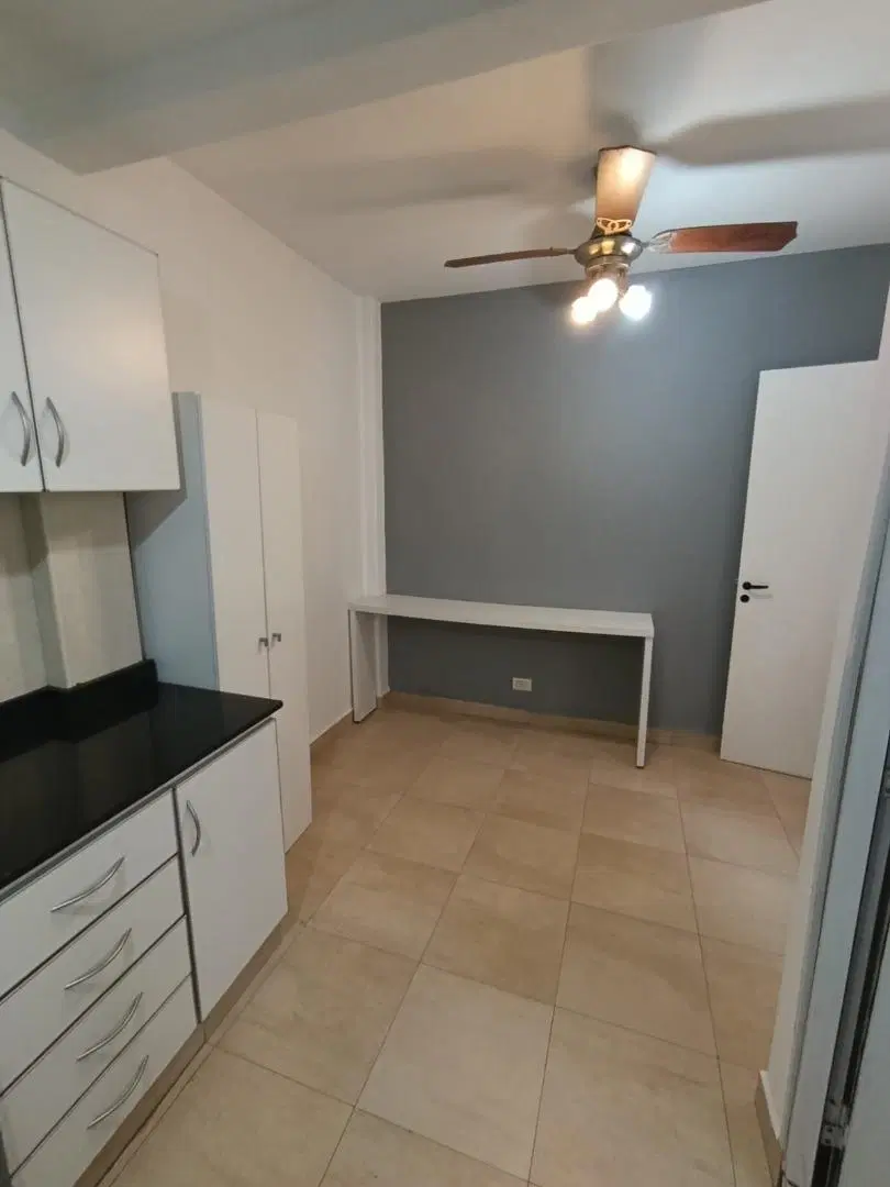 Hermoso departamento 3 ambientes. Frente con balcon 4