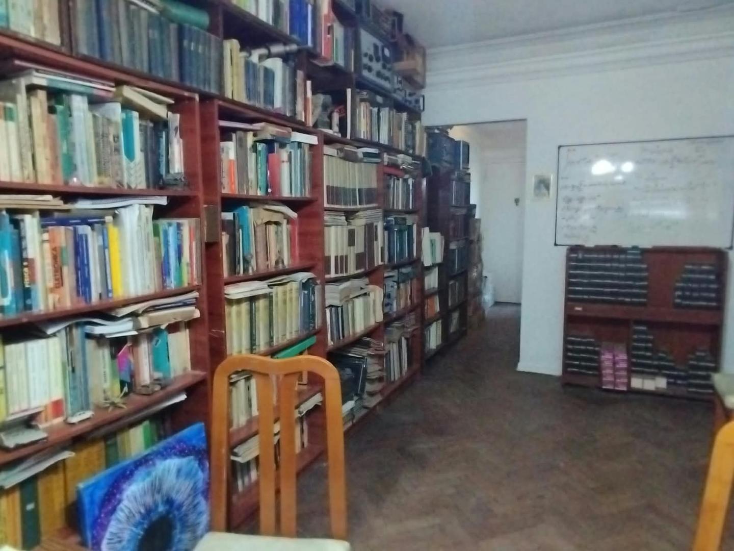 Foto de Departamento 3 ambientes y dependencia. Contrafrente. Balcon, imagen 1