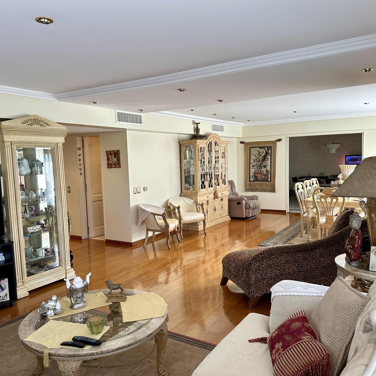 Foto de Piso de 5 ambientes + dependencia de 270m2 + 2 cochera y baulera, imagen 4