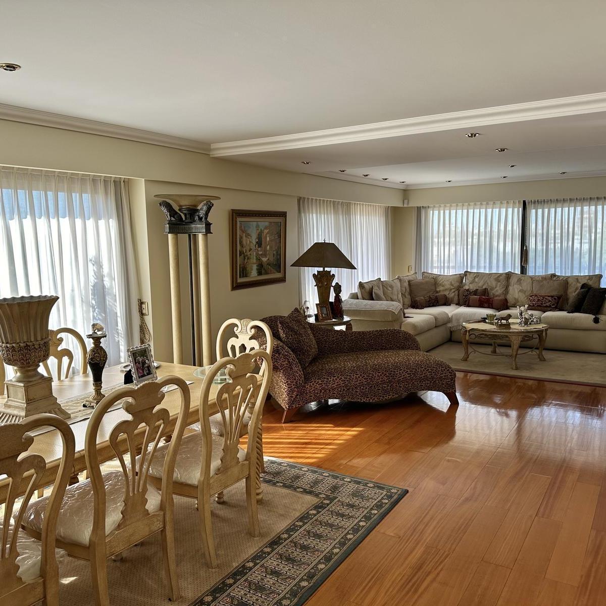 Foto de Piso de 5 ambientes + dependencia de 270m2 + 2 cochera y baulera, imagen 2