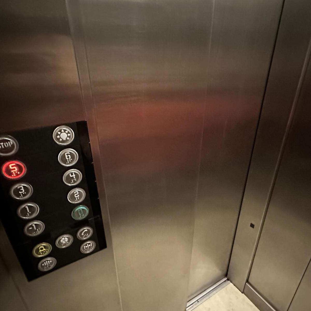 Foto de Piso de 5 ambientes + dependencia de 270m2 + 2 cochera y baulera, imagen 5