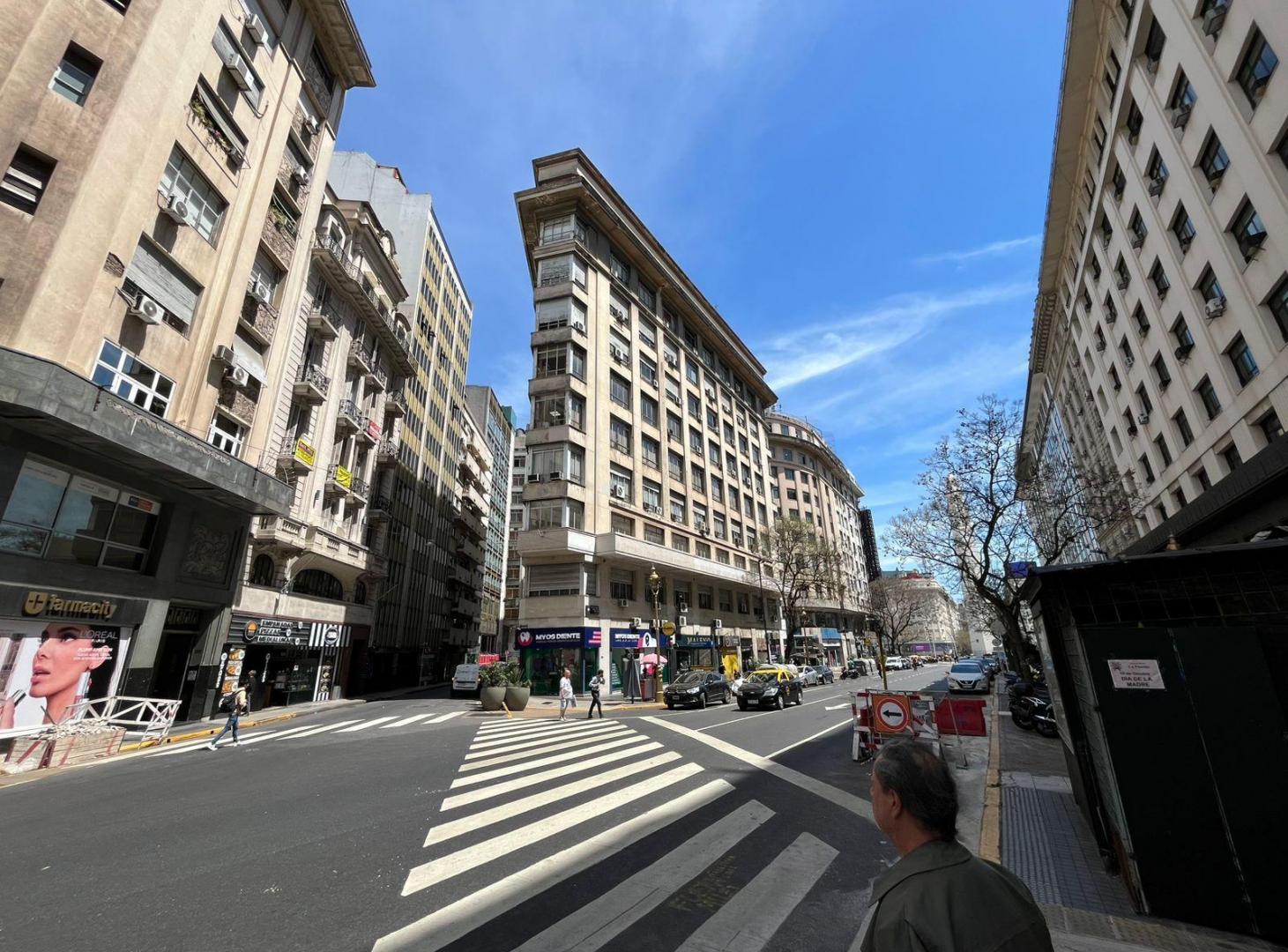 U$S 1.000 - Oficina 200 mts2 - Microcentro - Sarmiento 900