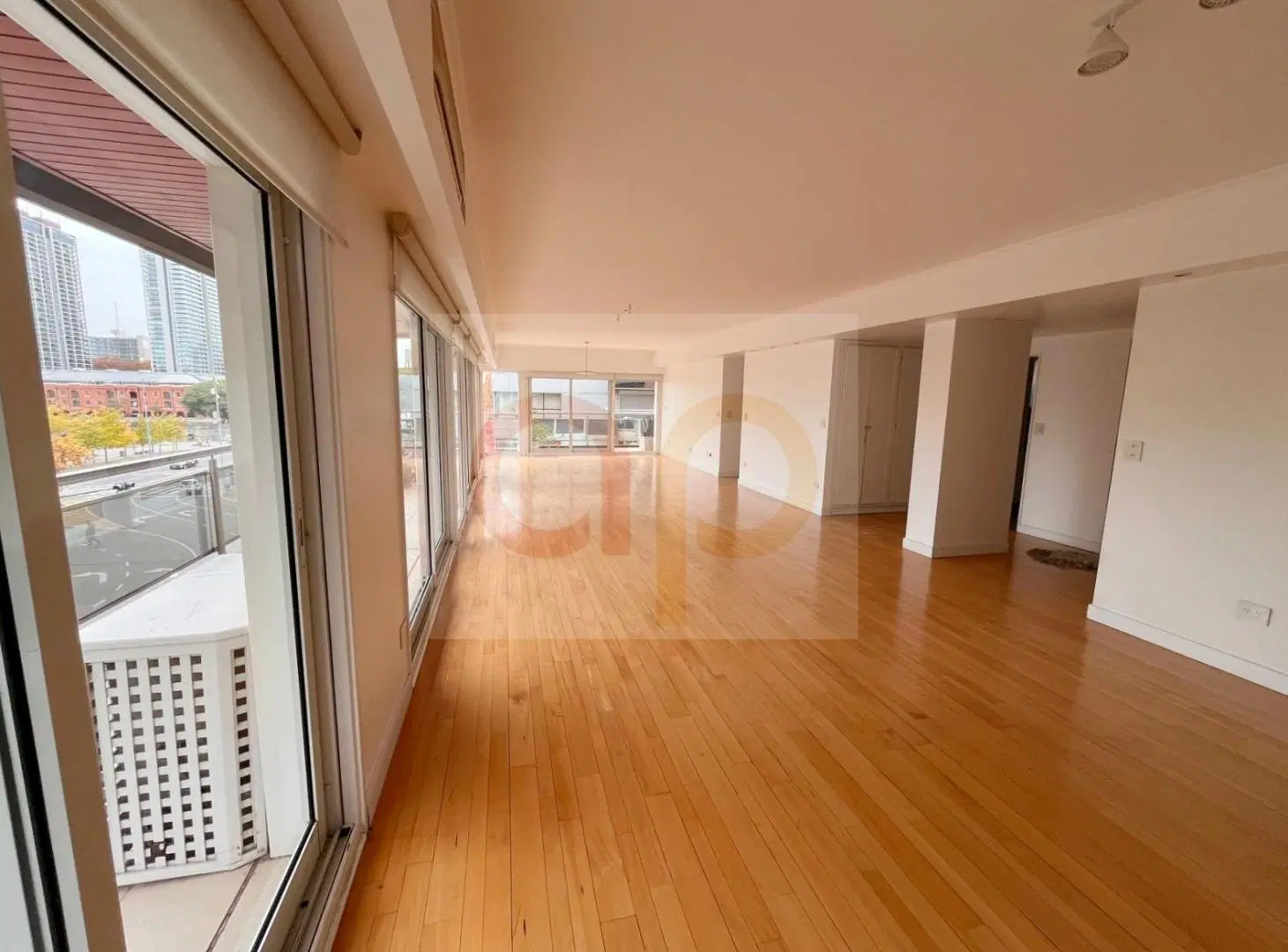 U$S 5.700 (incluye expensas y ABL)- 5 amb - 2 Cocheras 3