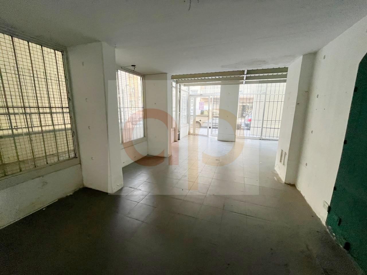 Foto de $1.200.000 - Local a la calle - Balvanera - Larrea 700 (JaD), imagen 2
