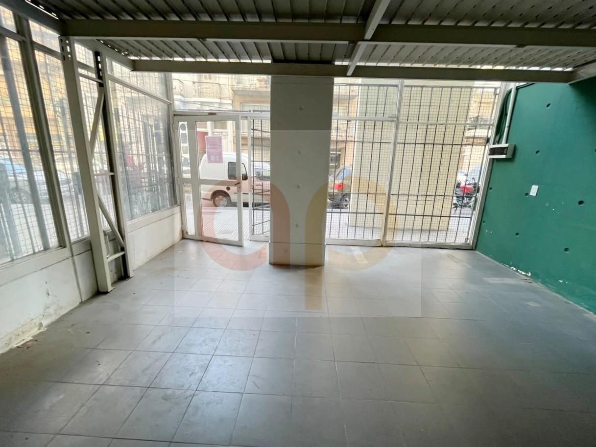 Foto de $1.200.000 - Local a la calle - Balvanera - Larrea 700 (JaD), imagen 1