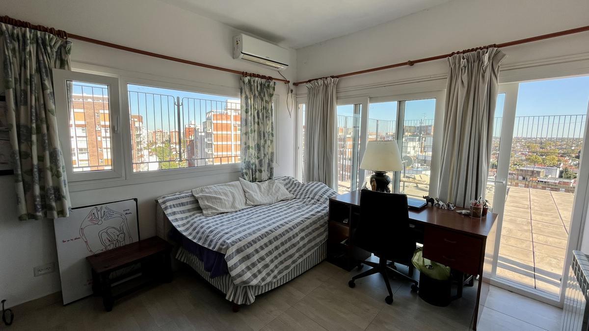 Departamento - Acasuso - Vias/santa Fe, 3 Dorm., Dependencia, Quincho Propio, Cochera 1