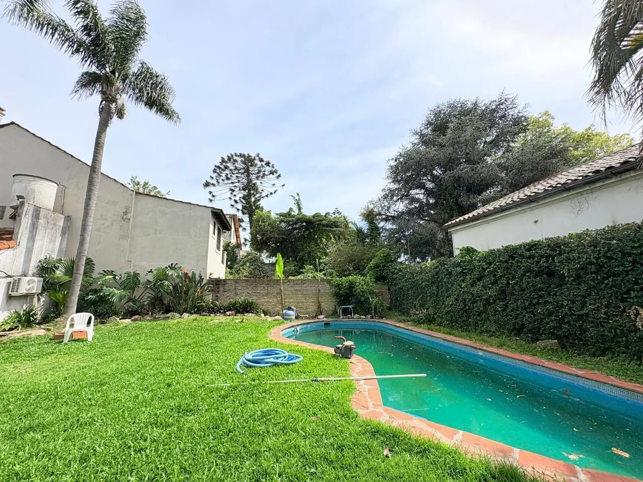 Casa en Venta Martinez vías a Sta Fé, 17 mts de frente, 3 dormitorios, jardín con pileta 3