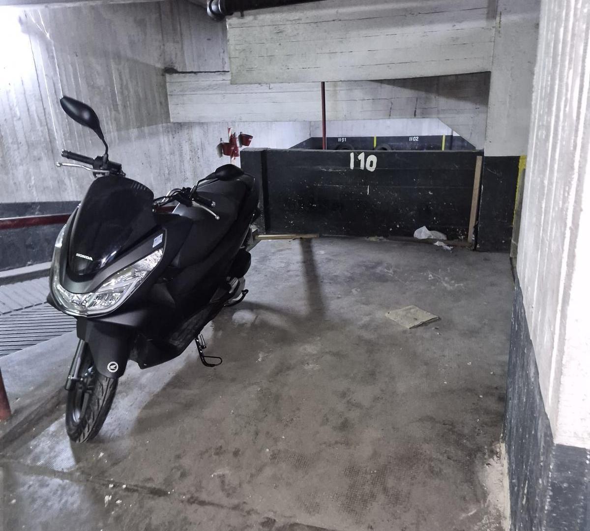 Cochera en venta en Acassuso vías a Santa Fe