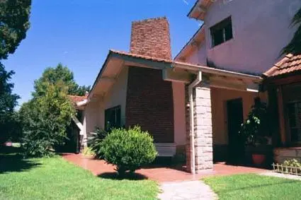 Acassuso Libertador al río, muy buena casa en venta, 4 dormitorios, jardin con pileta, dependencia 3