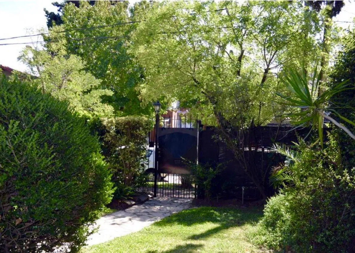 Acassuso Libertador al río, muy buena casa en venta, 4 dormitorios, jardin con pileta, dependencia 8
