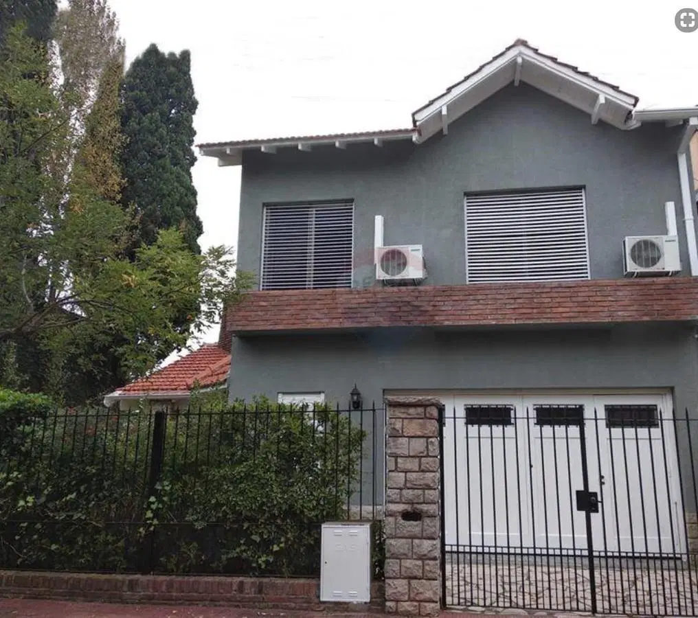 Acassuso Libertador al río, muy buena casa en venta, 4 dormitorios, jardin con pileta, dependencia 5