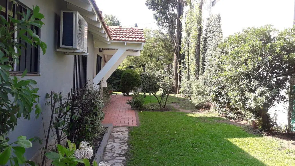 Acassuso Libertador al río, muy buena casa en venta, 4 dormitorios, jardin con pileta, dependencia 1