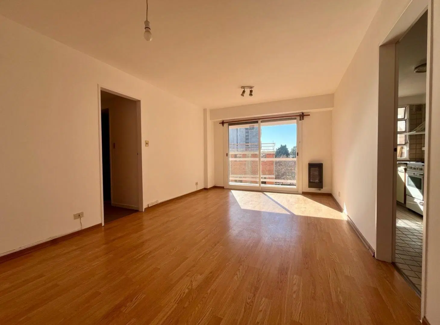 Departamento en Alquiler - San Isidro-Centro, 2 ambientes con cochera. 2