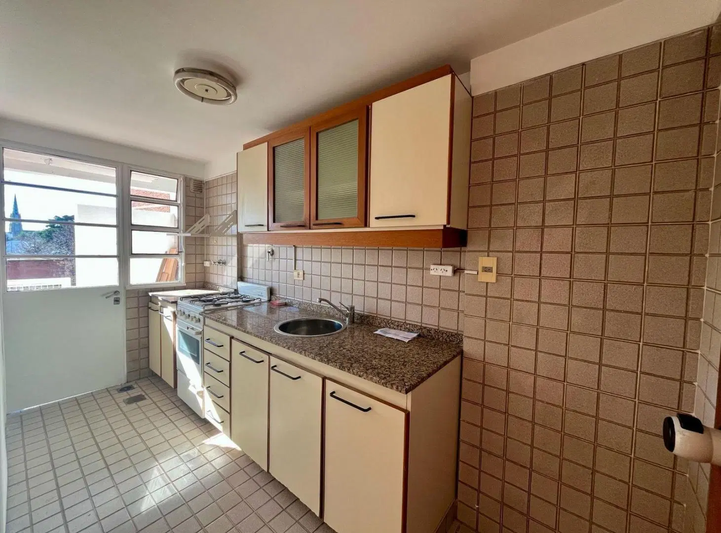 Departamento en Alquiler - San Isidro-Centro, 2 ambientes con cochera. 4