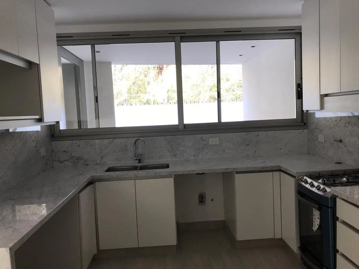 Lindísima casa en Alquiler en San Isidro, 3 dormitorios, jardin propio con parrilla 3