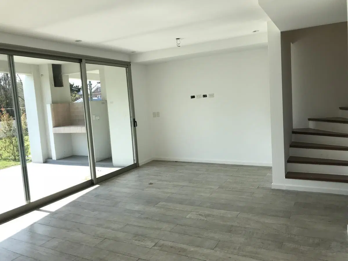 Lindísima casa en Alquiler en San Isidro, 3 dormitorios, jardin propio con parrilla 1