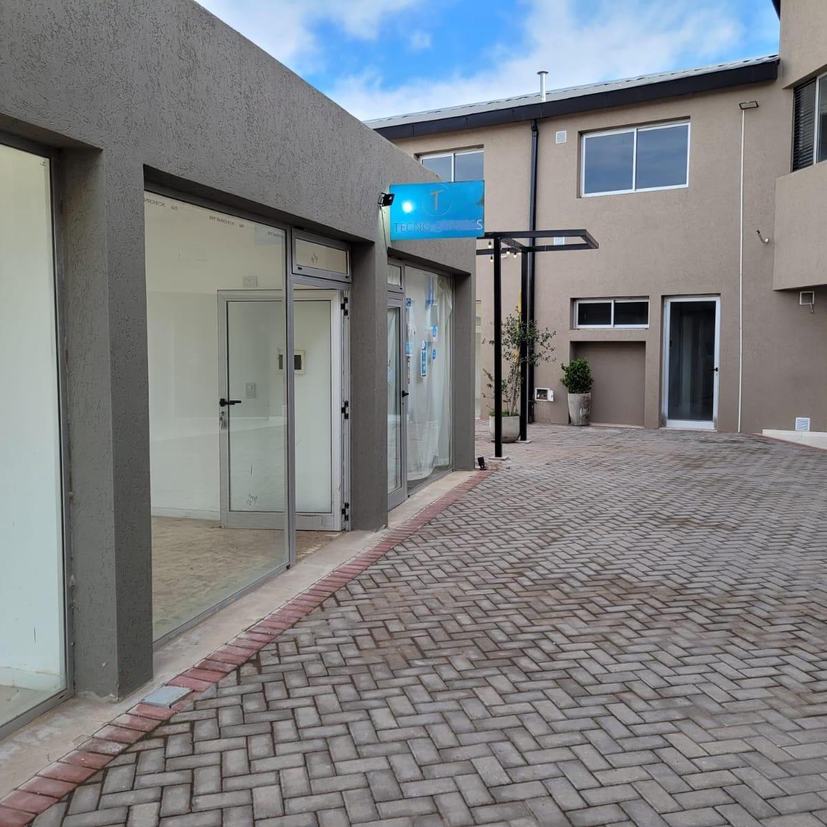 Local en Venta Los Lapachos, Perez 3