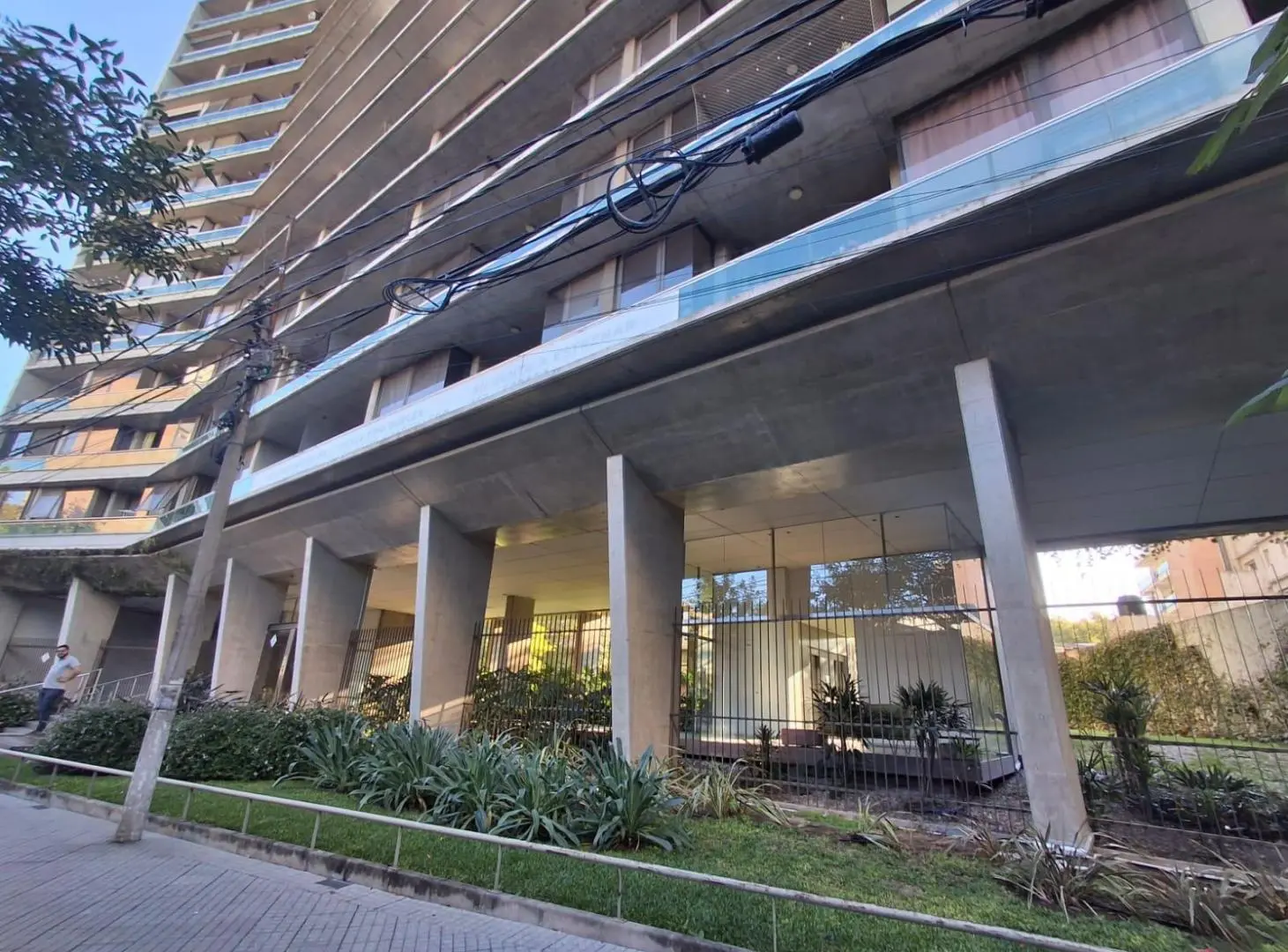 Excelente departamento de dos dormitorios con Cochera en Alquiler Vera Mujica al 1300 Rosario 3