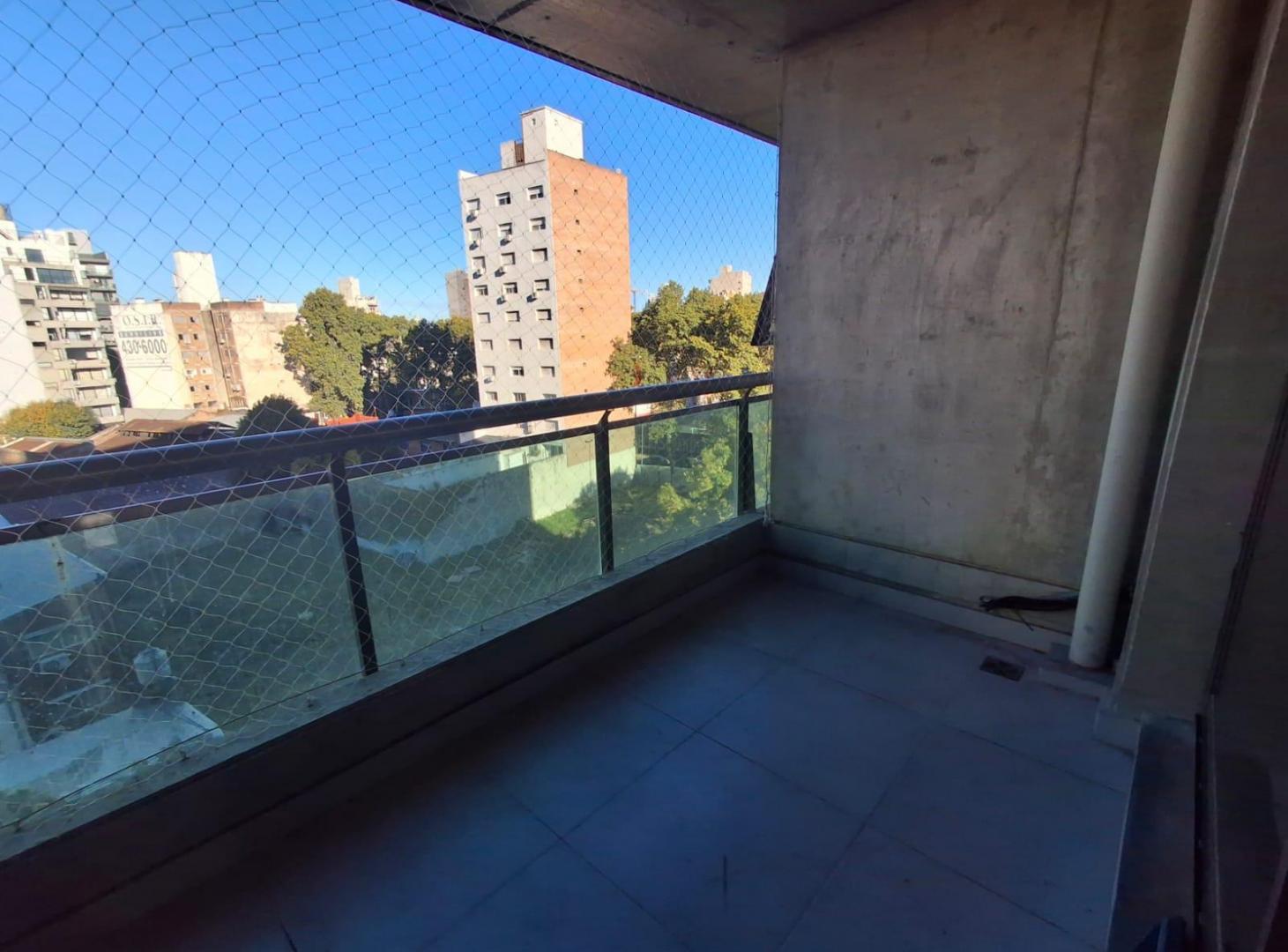 Excelente departamento de dos dormitorios con Cochera en Alquiler Vera Mujica al 1300 Rosario
