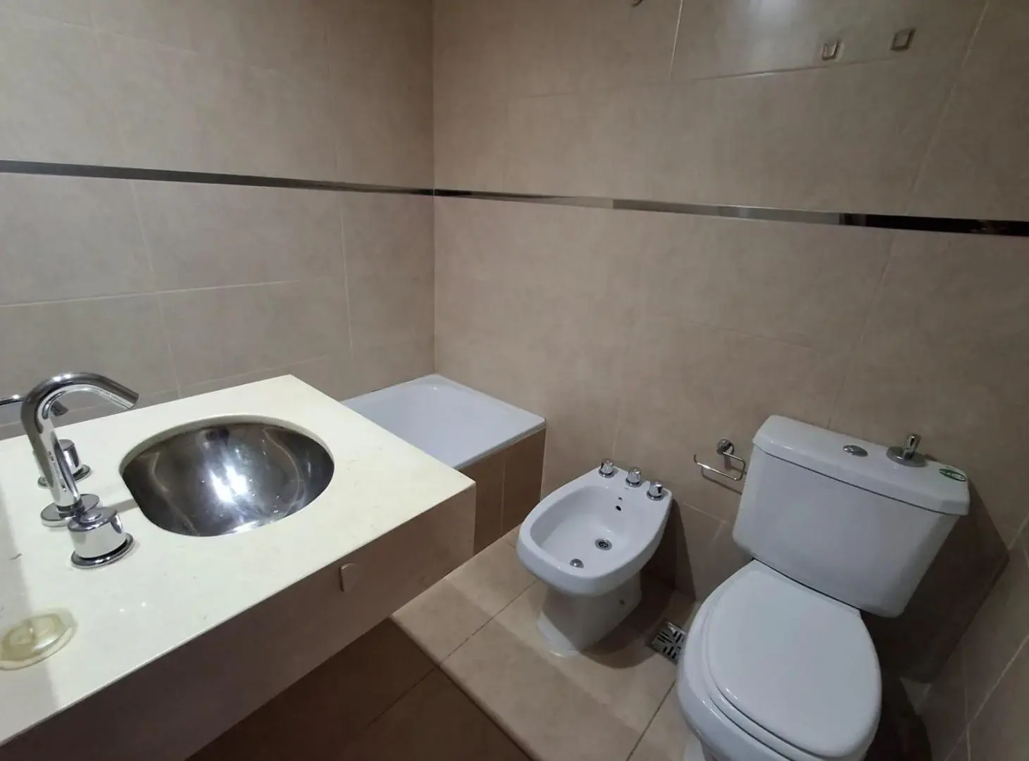 Monoambiente en alquiler ubicado en AV. FRANCIA 1448 2