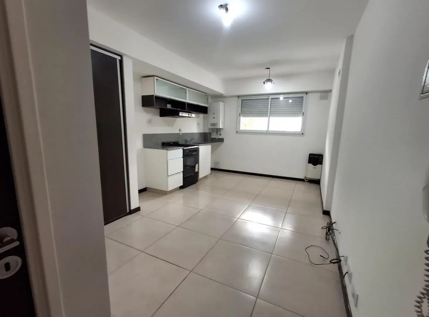 Monoambiente en alquiler ubicado en AV. FRANCIA 1448 1