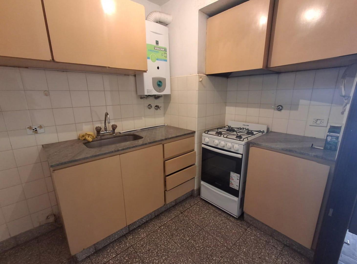 Foto de Departamento de 1 dormitorio en alquiler con balcón al frente Italia, imagen 1