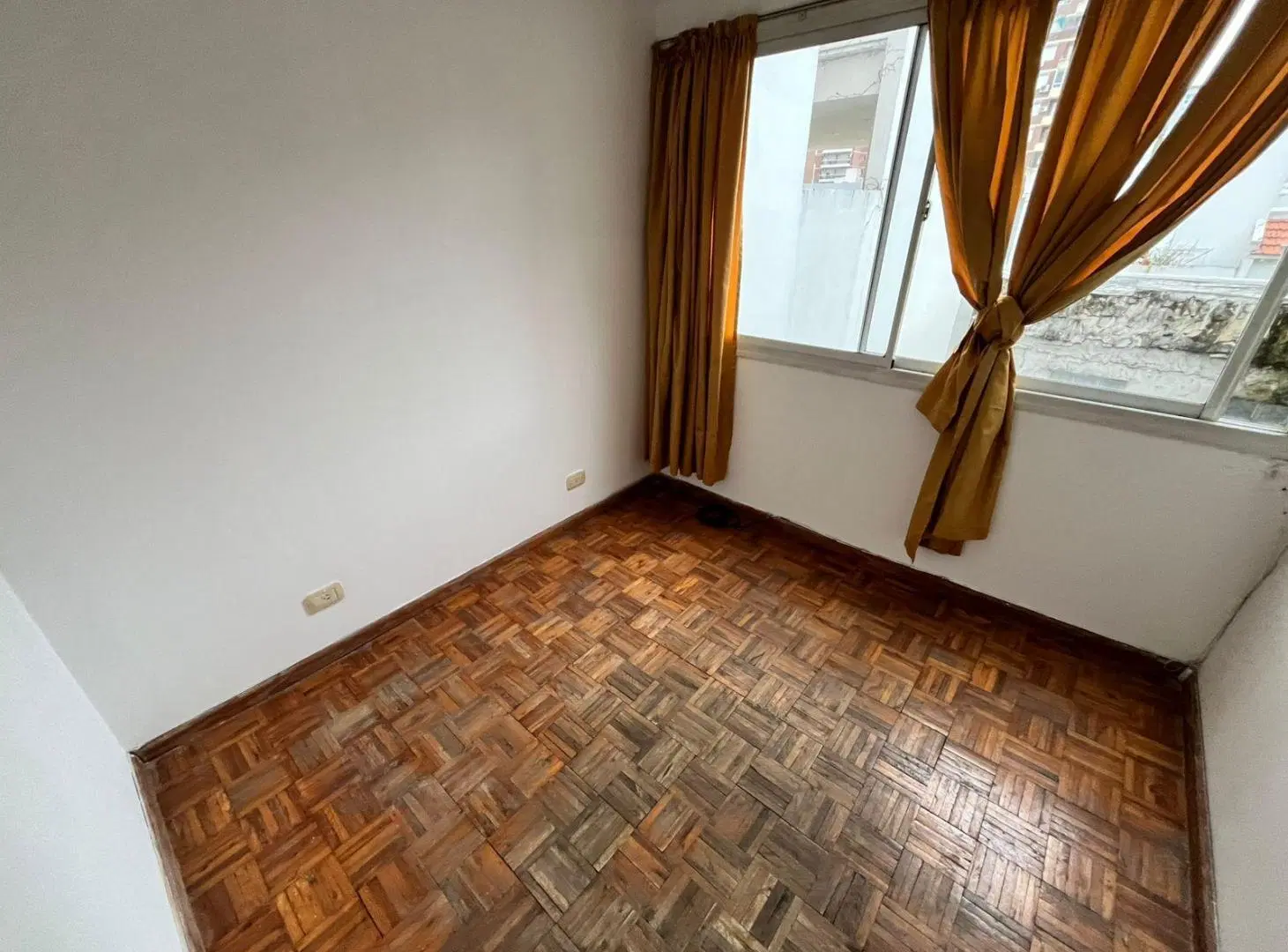Departamento EN ALQUILER MONOAMBIENTE DIVIDIDO BROWN 1900 ROSARIO 3