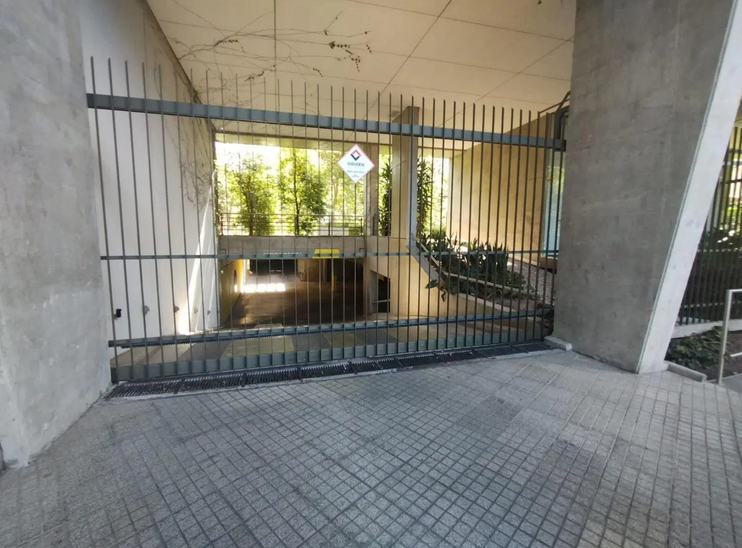 Excelente Cochera en Alquiler Vera Mujica al 1300 Rosario 3