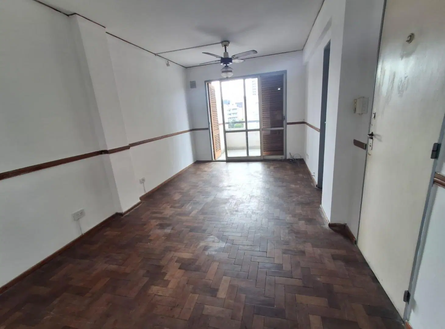 Departamento de dos dormitorios con balcón en alquiler en Rosario Centro 4
