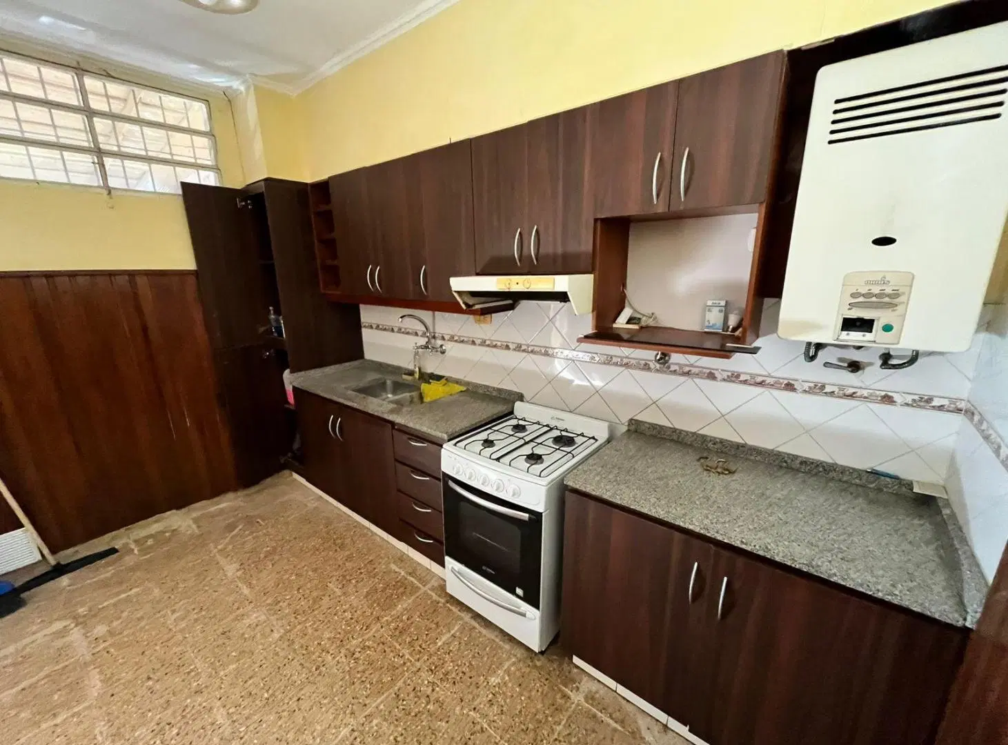 Casa a la venta de tres dormitorios en Barrio Parque Casado 5