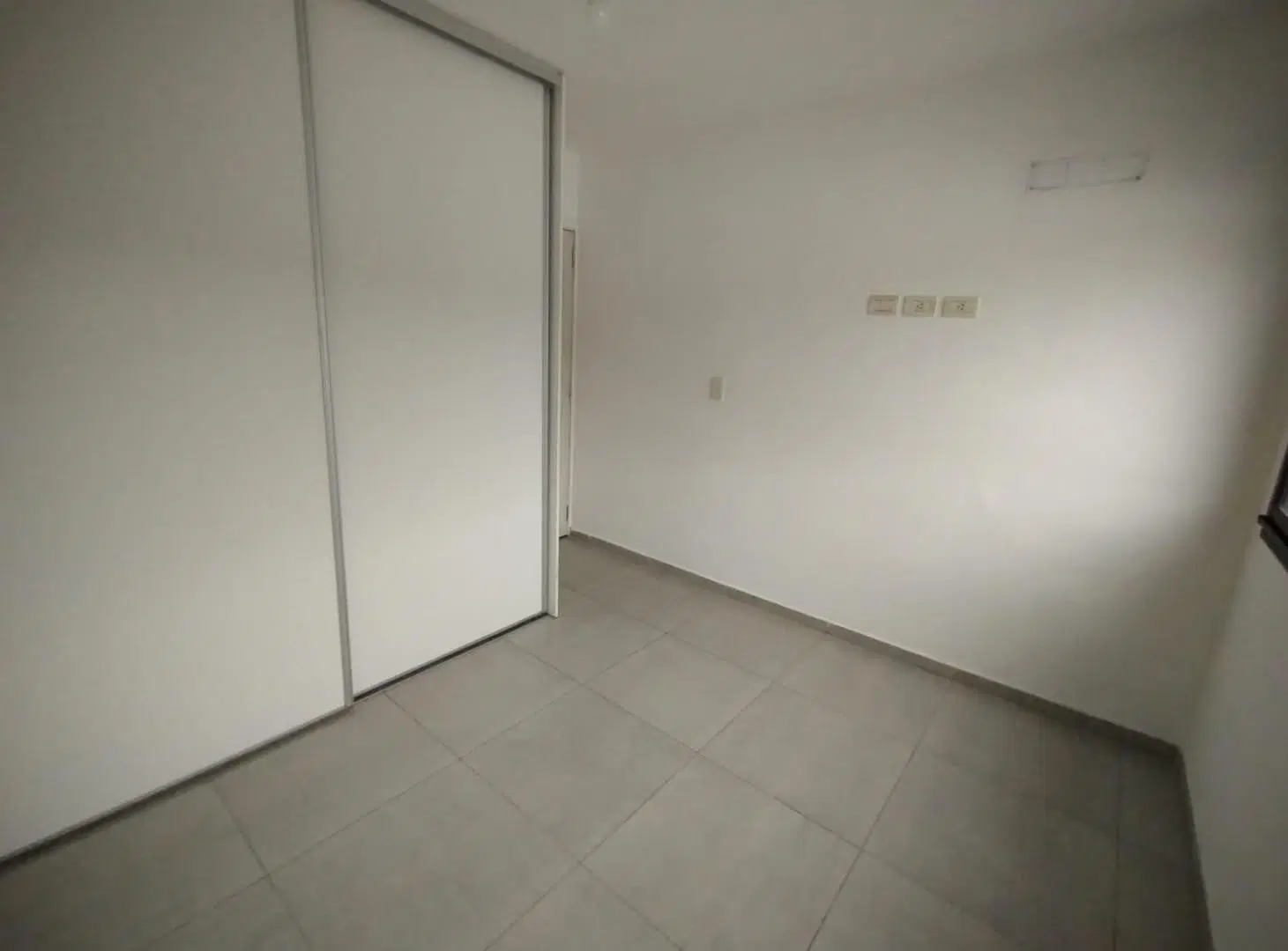 Alquiler Almafuerte al 1700 Rosario Departamento de un dormitorios de pasillo 4
