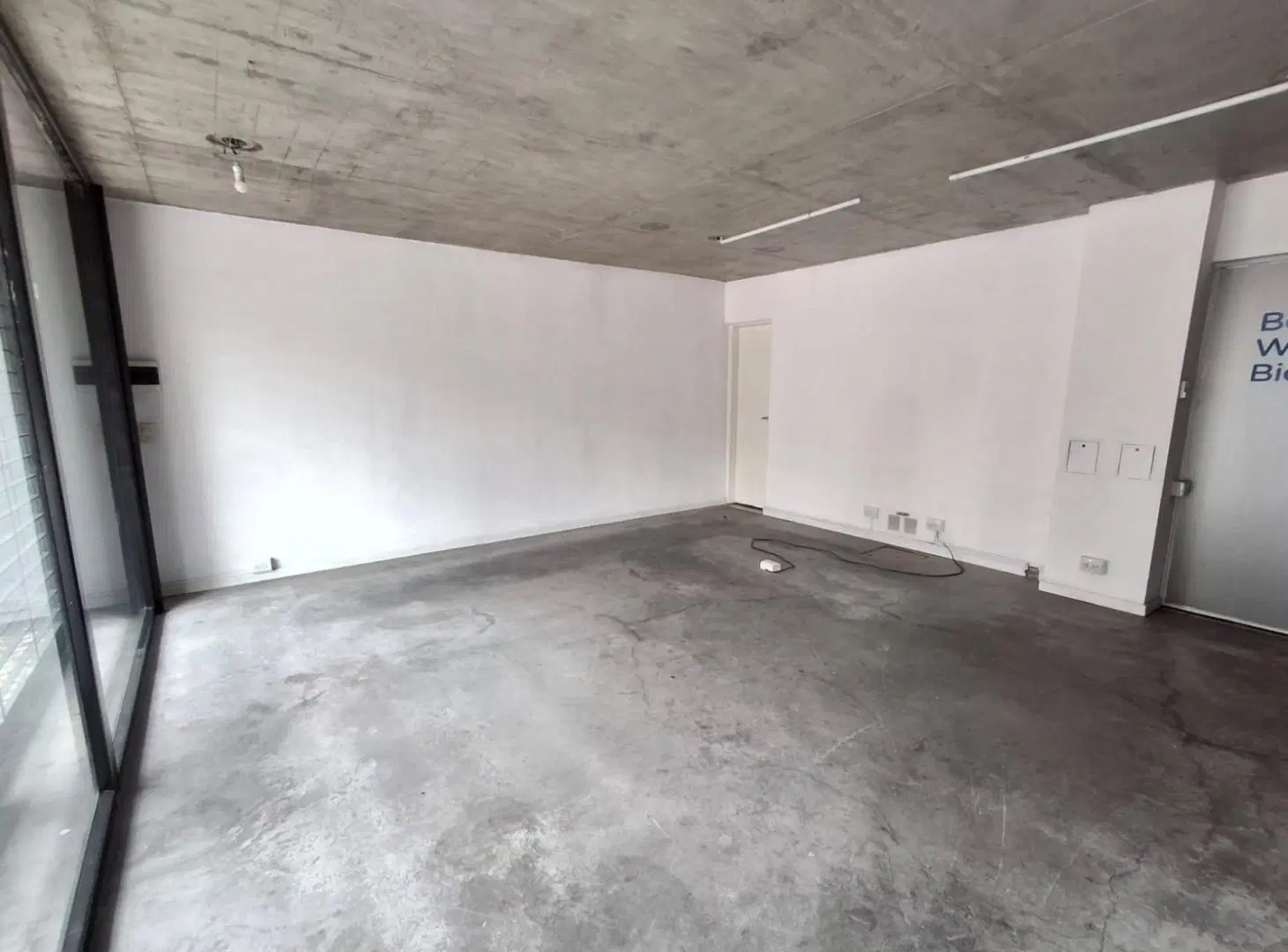 Local Comercial en Alquiler Amplio Ubicado en Ricchieri al 600 5